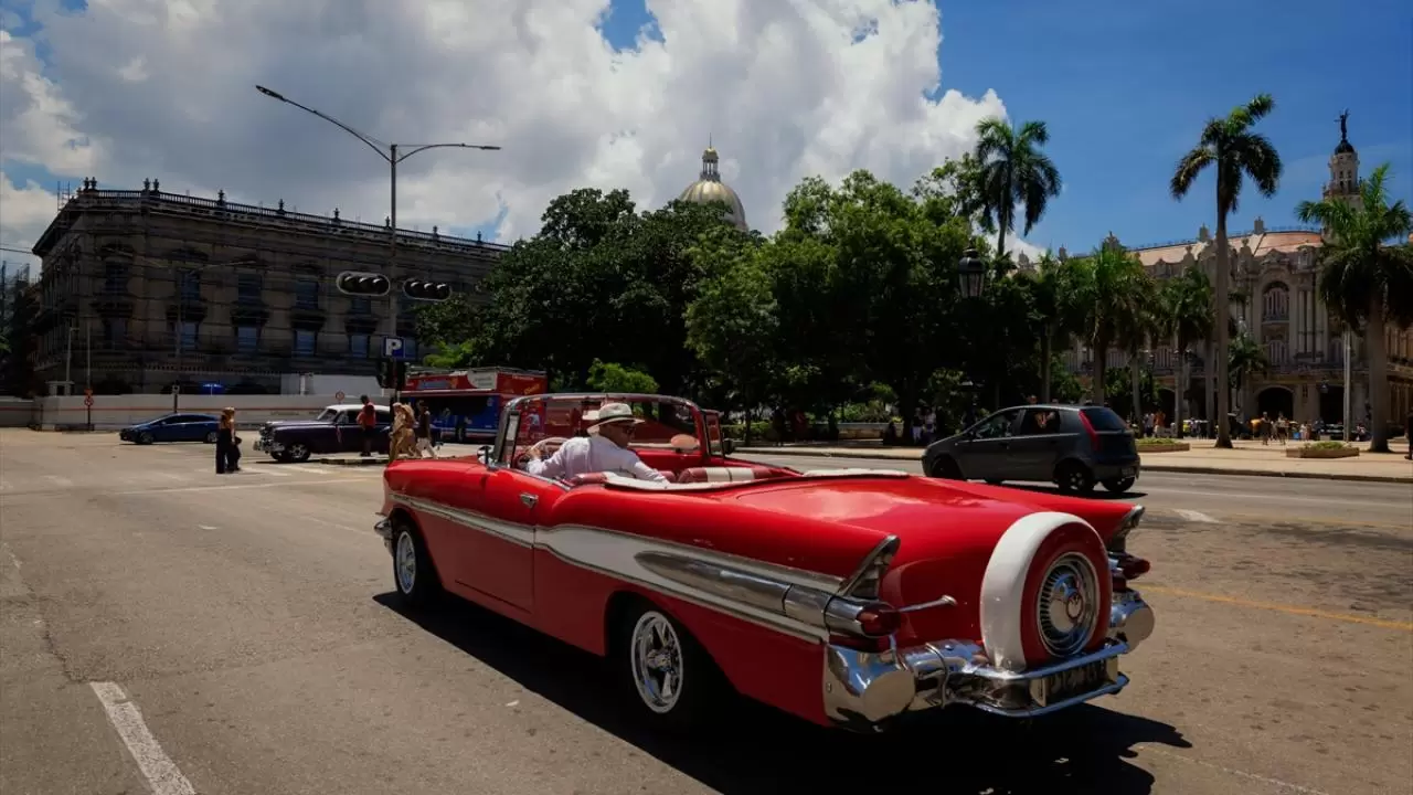 Küba’da zamanı durduran arabalar 5