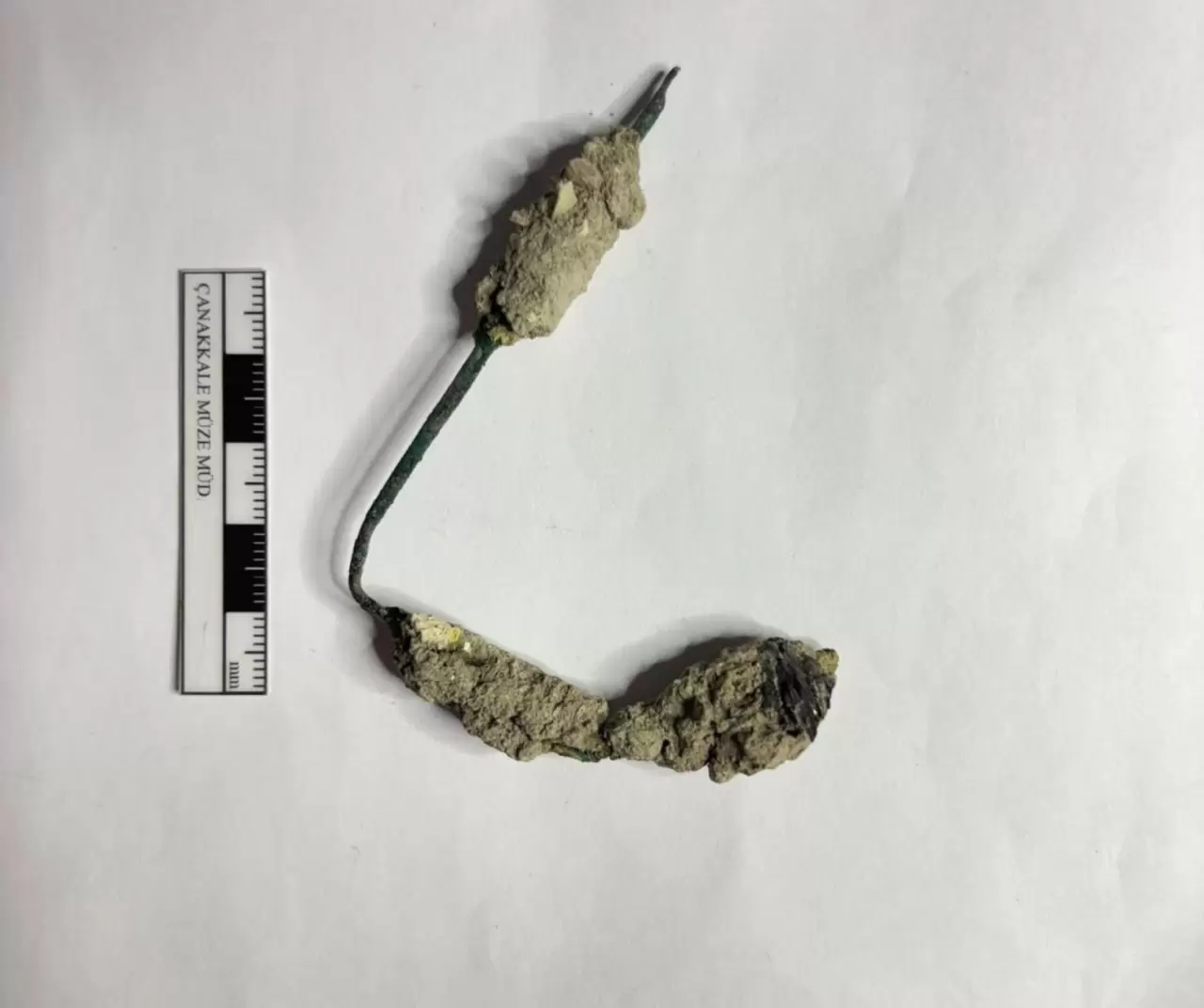 Troya’da 4 bin 500 yıllık altın broş ve yeşim taşı gün yüzüne çıktı 7