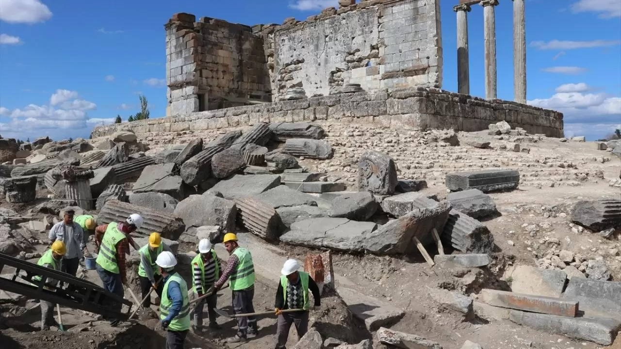 Aizanoi’nin gizemi çözülüyor: Restorasyonda kullanılacak tarihi kalıntılar ortaya çıkarıldı 11