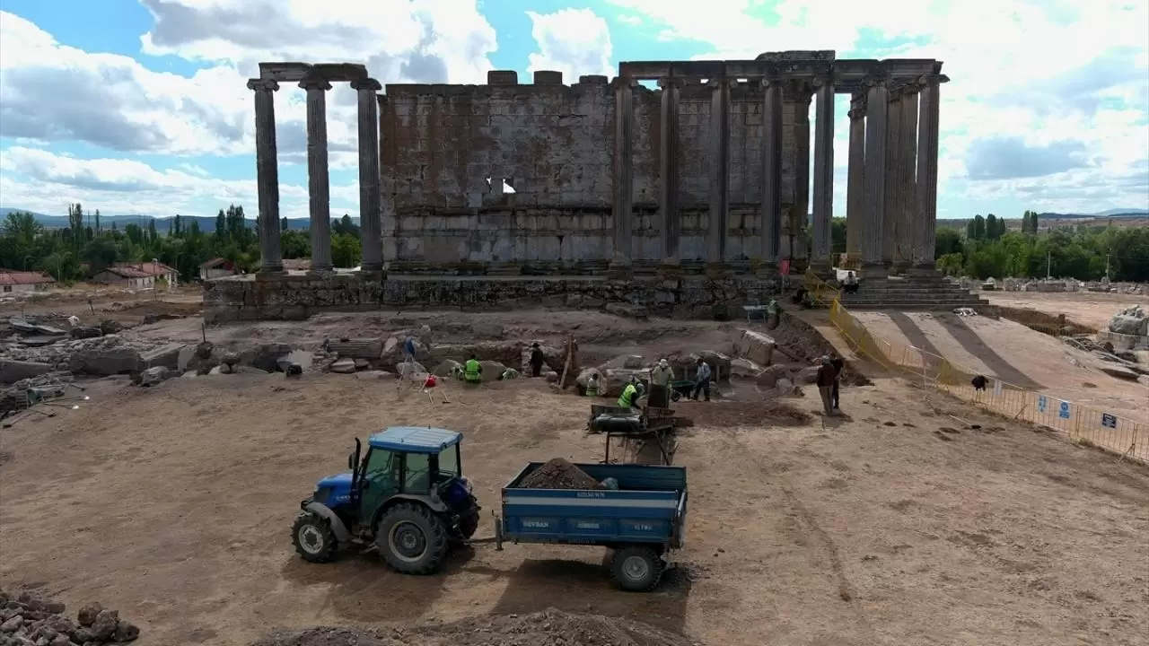 Aizanoi’nin gizemi çözülüyor: Restorasyonda kullanılacak tarihi kalıntılar ortaya çıkarıldı 2