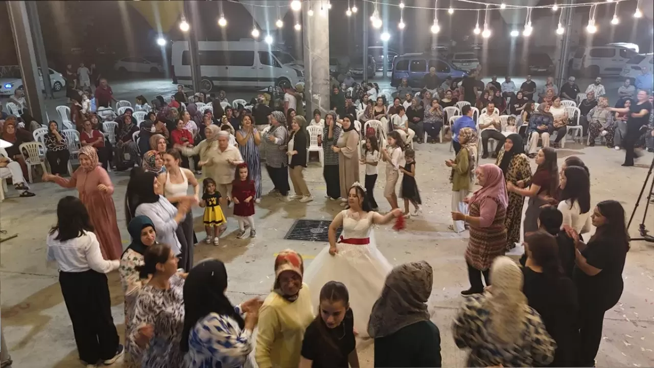 Antalya'da down sendromlu kızının düğün hayalini gerçekleştirdi 3