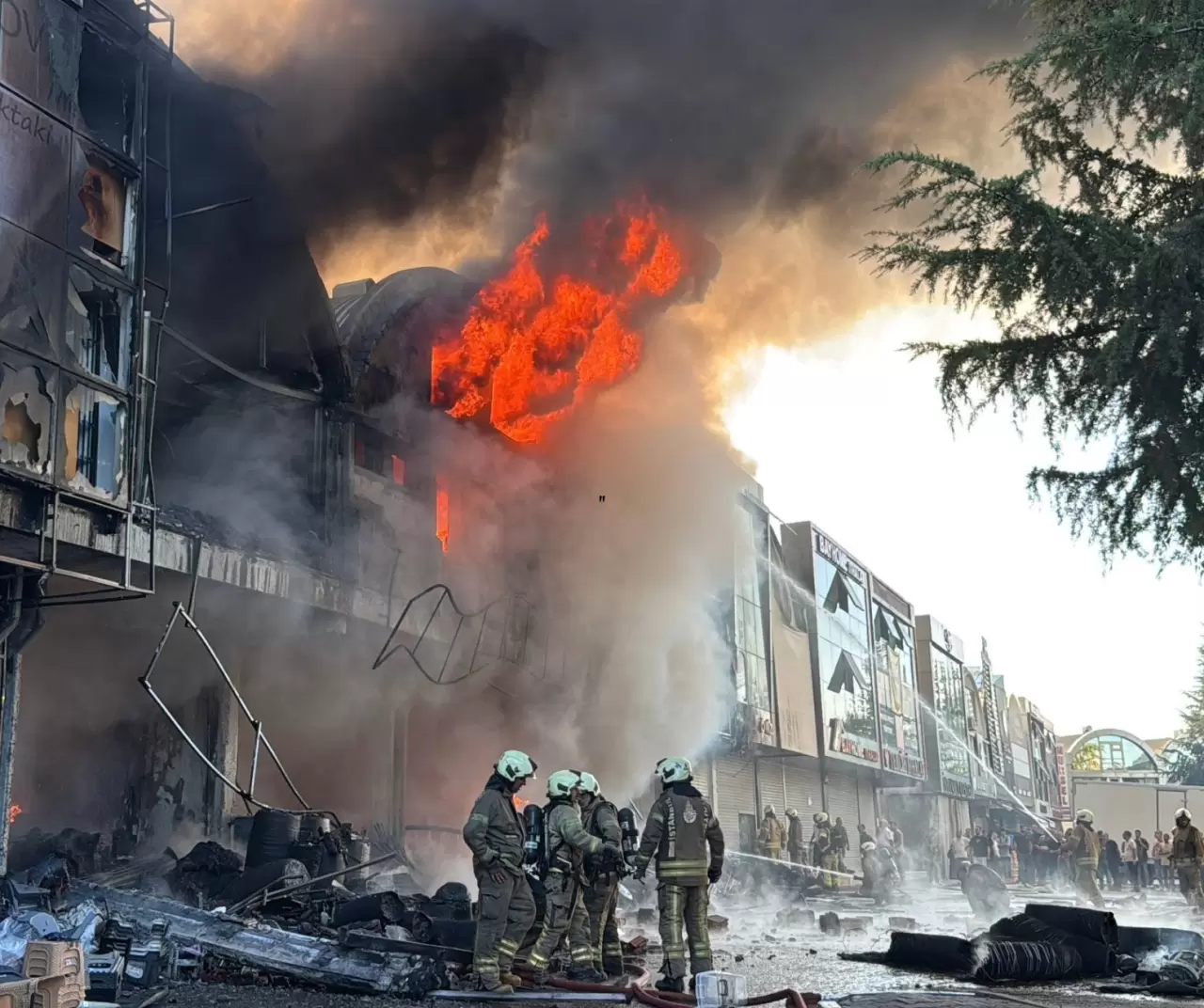 Bağcılar İSTOÇ'ta iş yerinde yangın çıktı 4