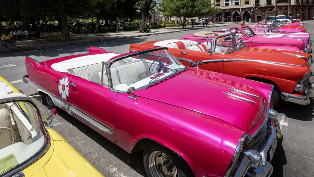 Küba’da zamanı durduran arabalar 2