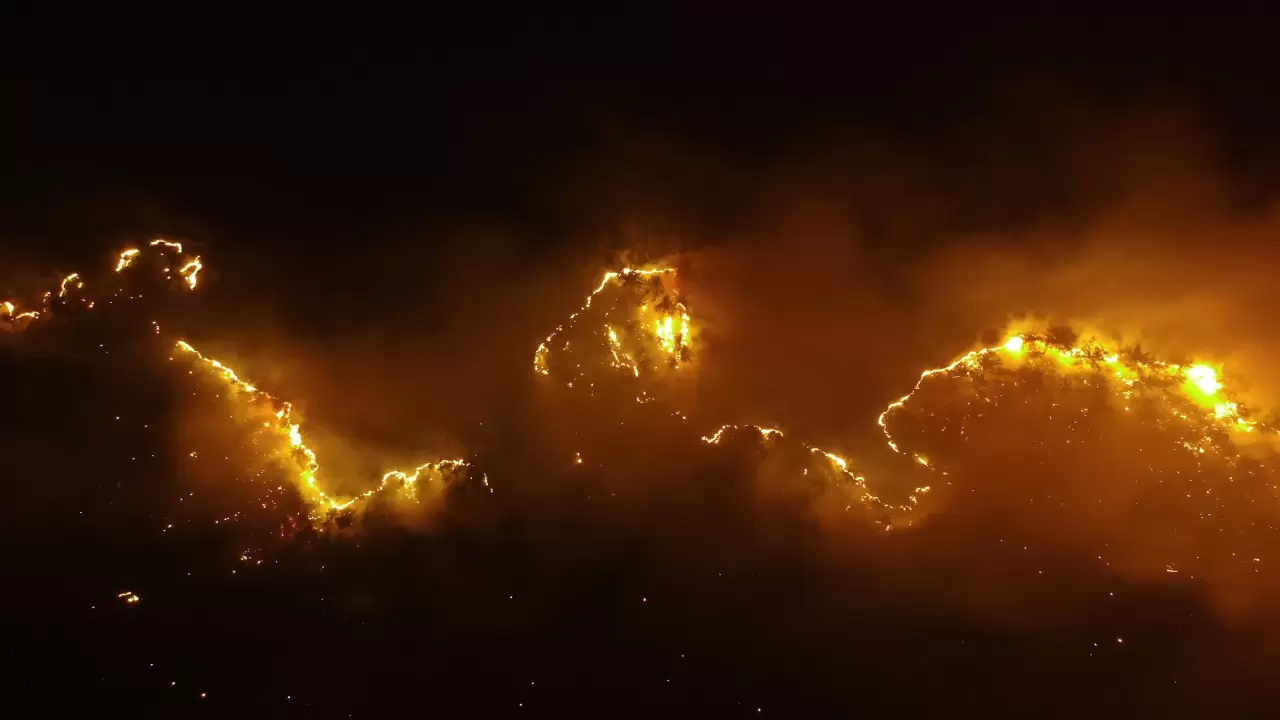 Kastamonu'da orman yangınları geceyi aydınlattı 1