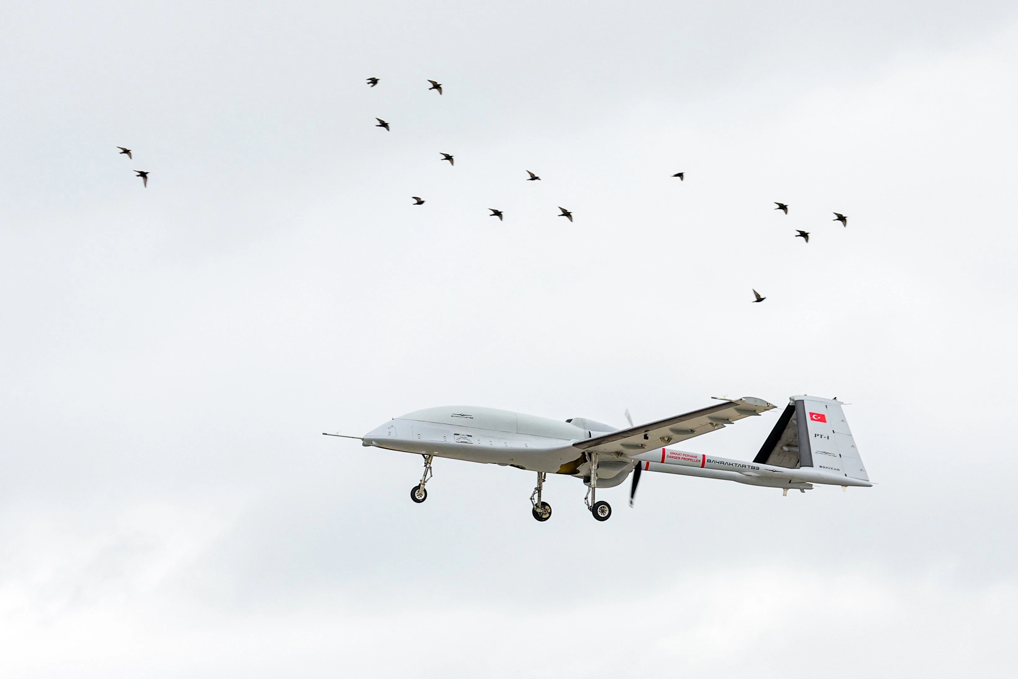 İlk kez silahlanan Bayraktar TB3 hedefi 12'den vurdu! 8