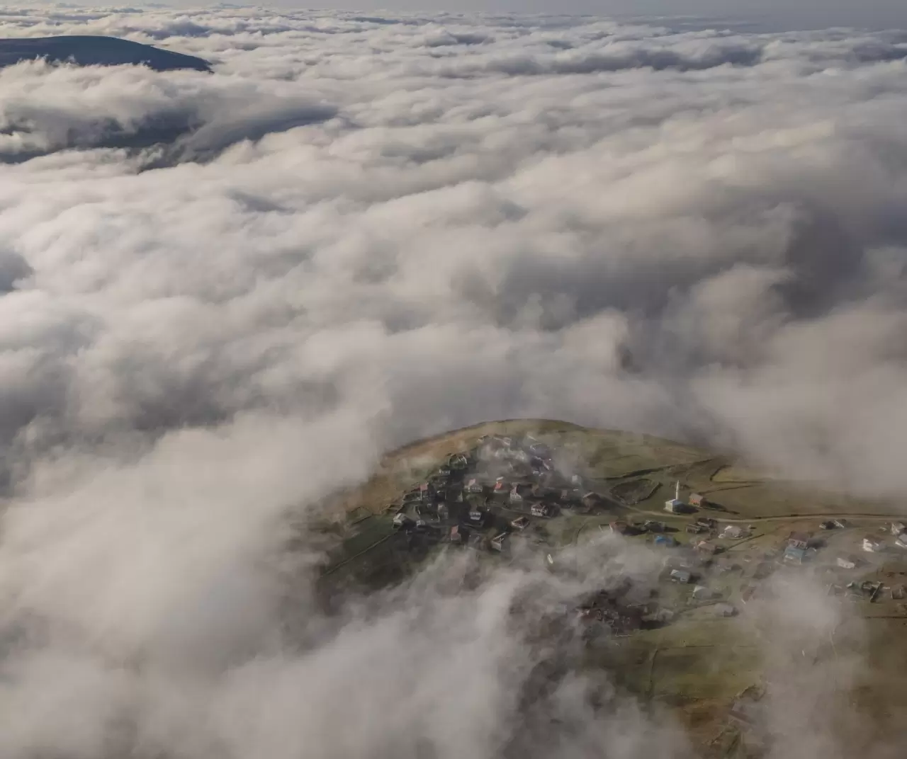 Trabzon'un Sultan Murat Yaylası sonbahar ve sisle büyülüyor 7