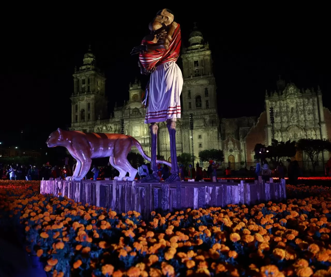 Meksika’da ‘Ölüler Günü’ festivali: Renkli iskeletler sokakları süsledi 13