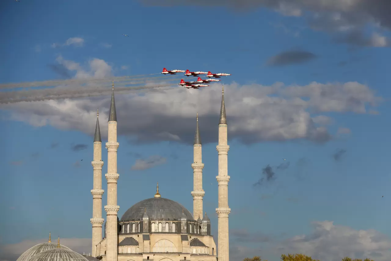 Türk Yıldızları: Selimiye semalarında test uçuşu yaptı 3