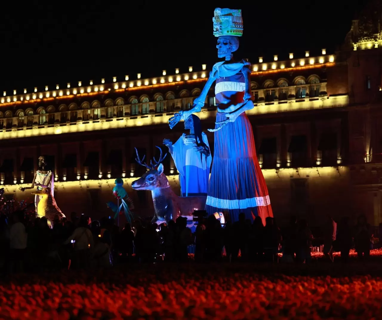 Meksika’da ‘Ölüler Günü’ festivali: Renkli iskeletler sokakları süsledi 6