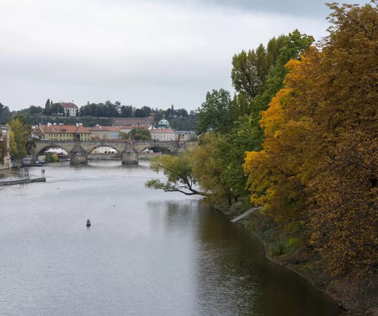 Sonbahar Prag’da büyüleyici renkler sunuyor 13