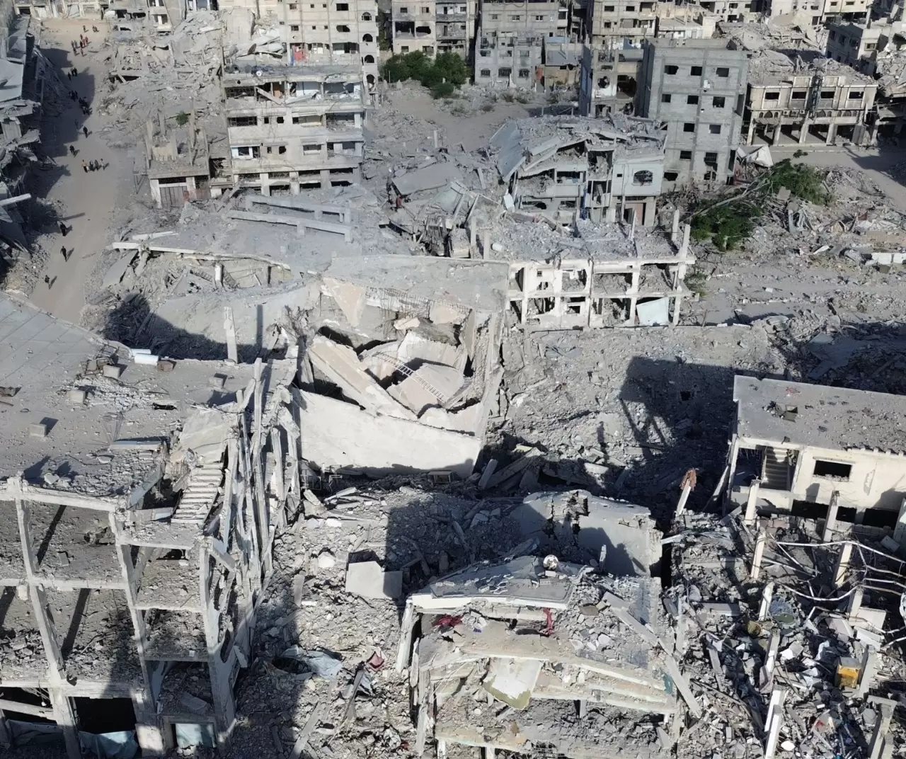 Gazze'de sağlanan ateşkesin ardından Han Yunus kentindeki yıkım havadan görüntülendi 4