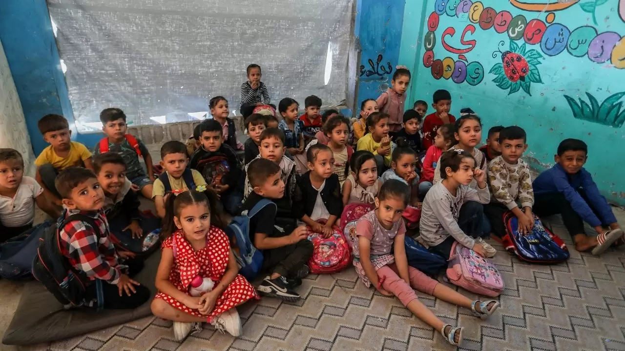 Gazze’de yıkılan okulların yerine evler sınıfa dönüştü 9