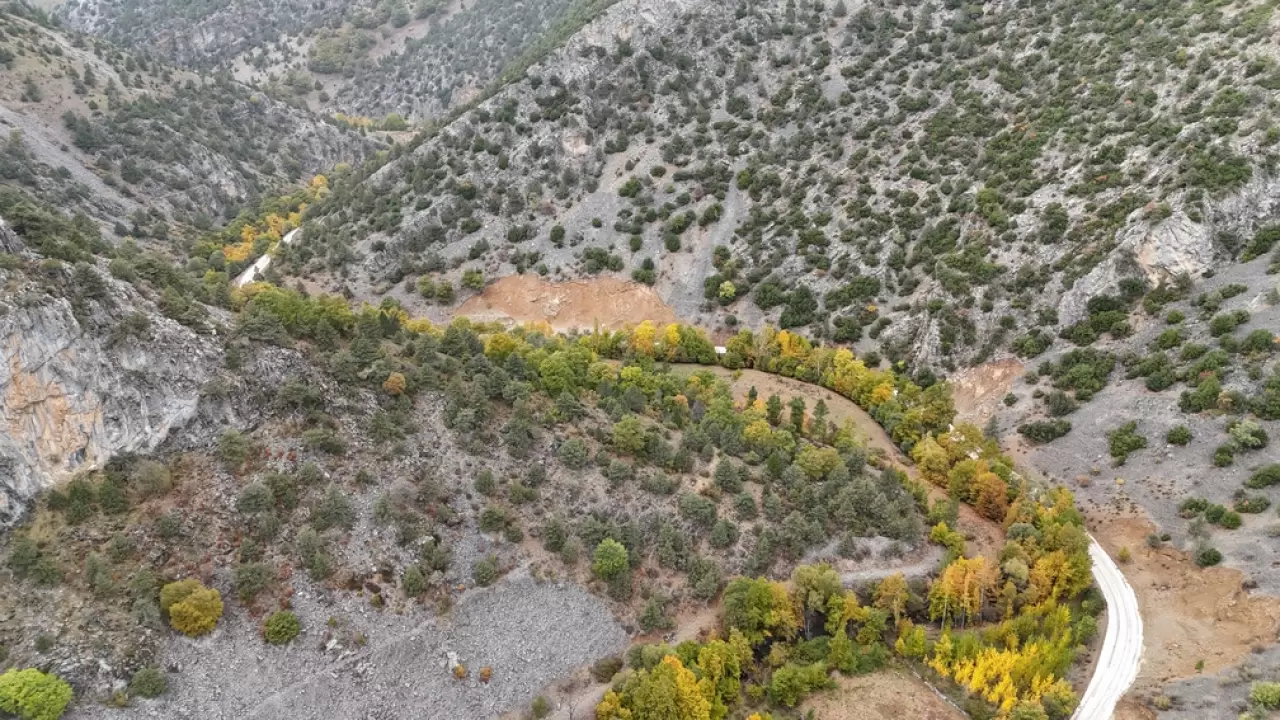 Isparta'da sonbaharın renkleri havadan görüntülendi 2