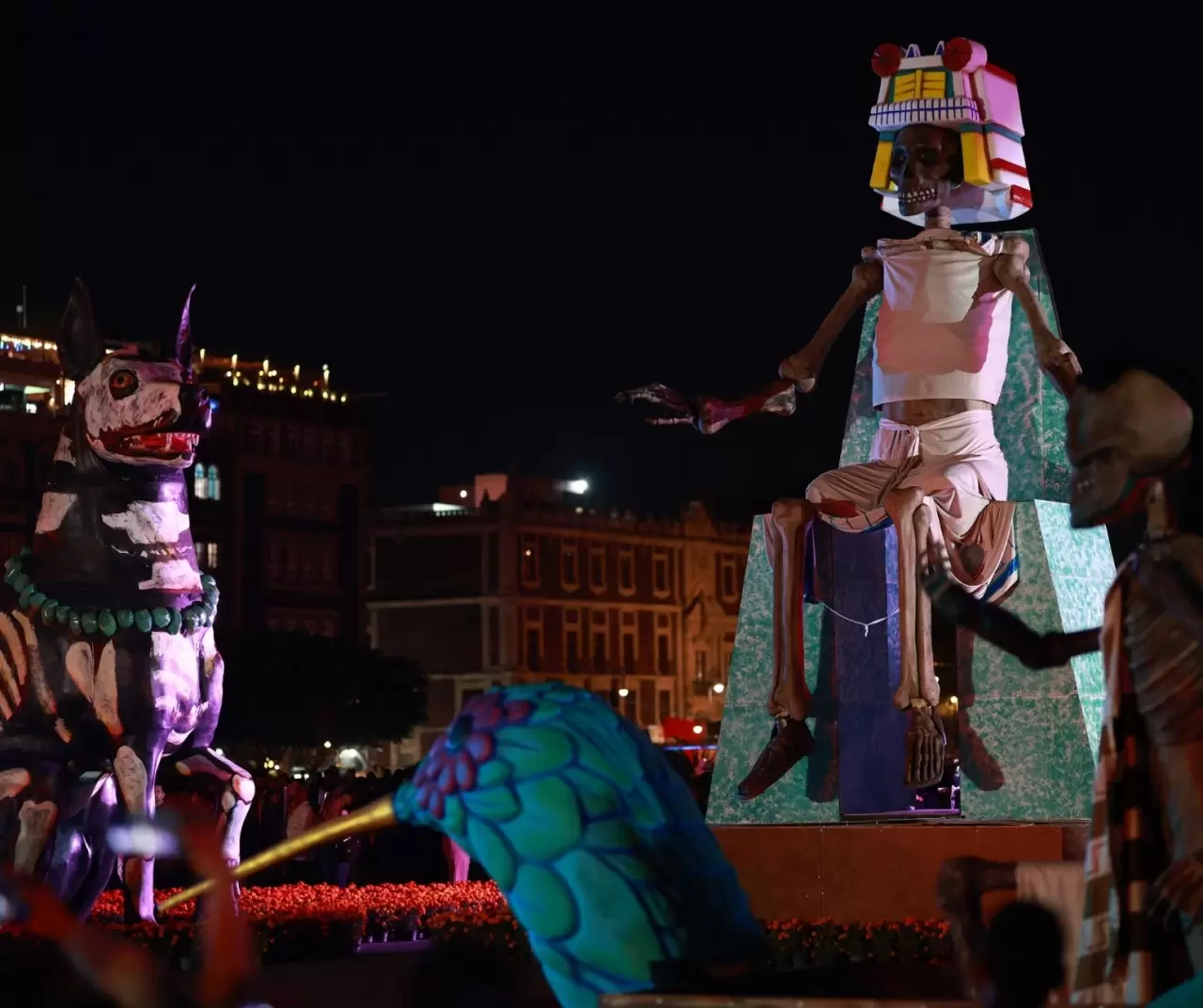 Meksika’da ‘Ölüler Günü’ festivali: Renkli iskeletler sokakları süsledi 7