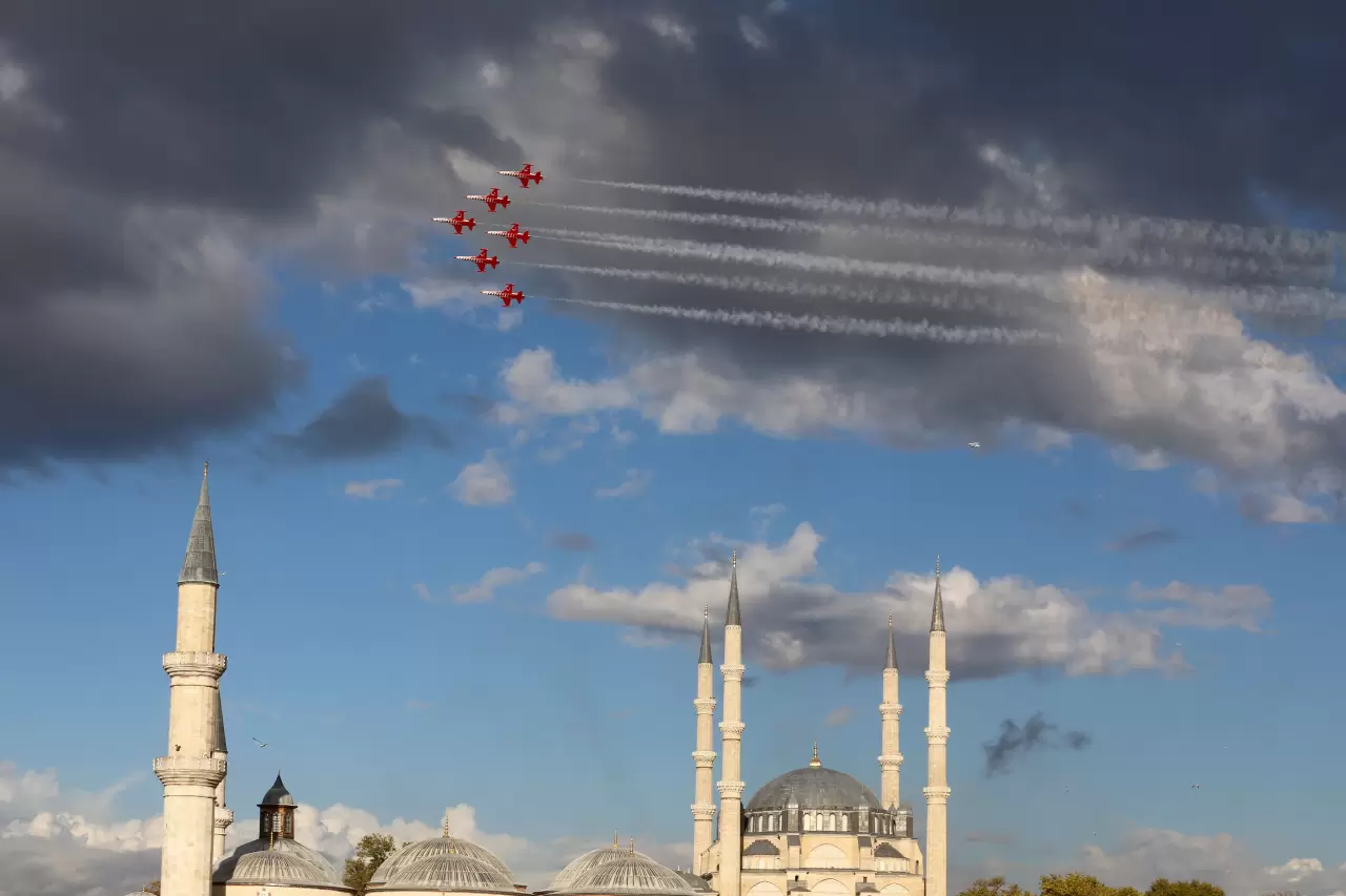 Türk Yıldızları: Selimiye semalarında test uçuşu yaptı 2