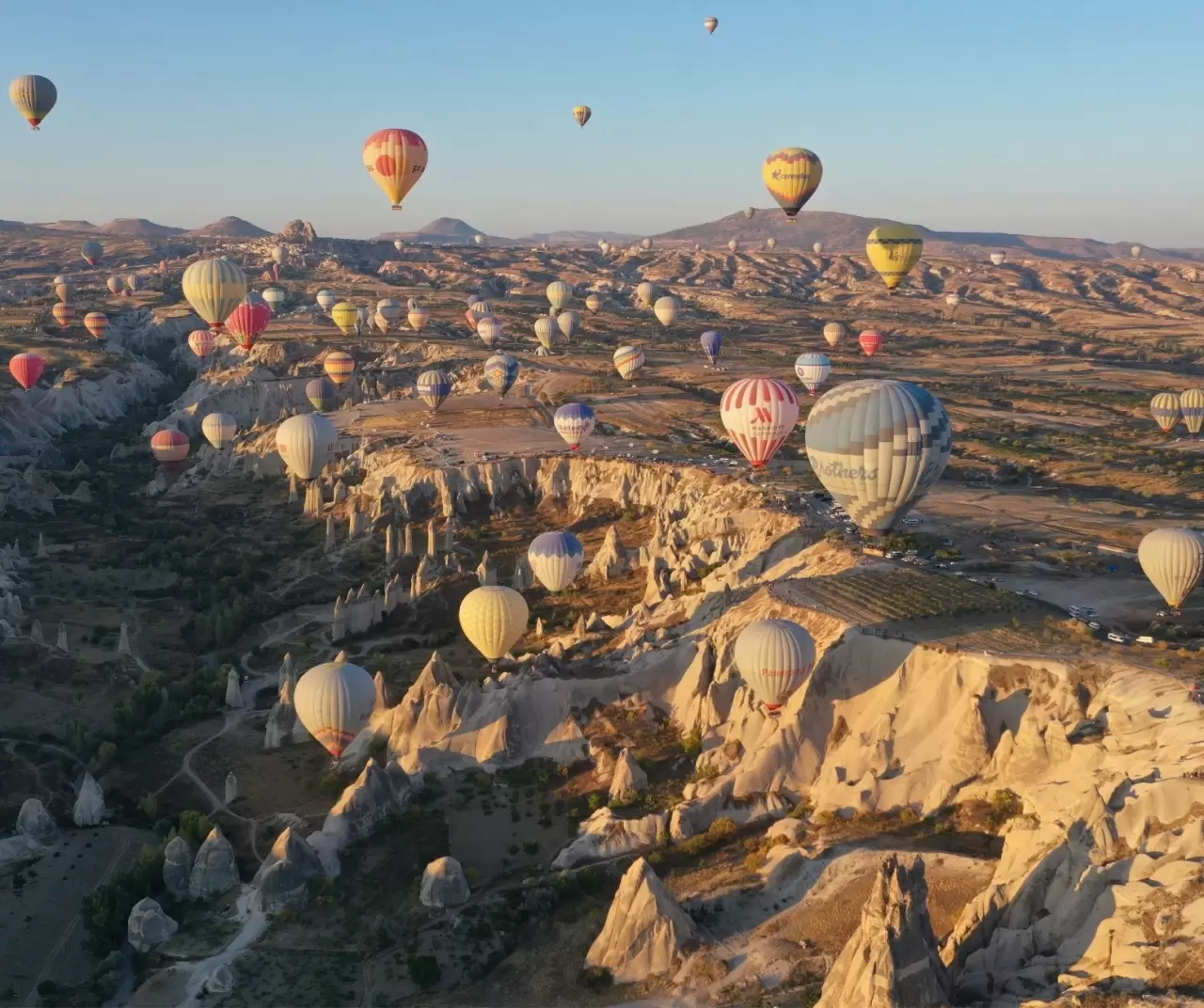 Kapadokya’da sıcak hava balonları Peribacaları üzerinde uçtu 7
