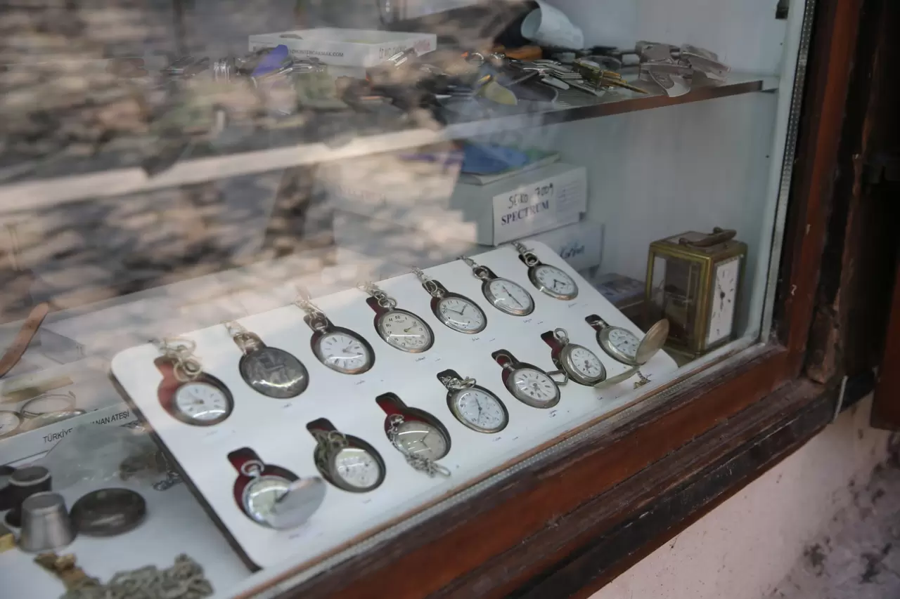 Karabüklü saat tamircisi yarım asırdır saatleri ayarlıyor 3