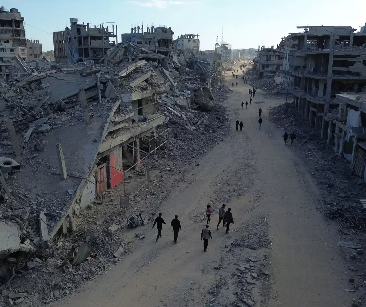 Gazze'de sağlanan ateşkesin ardından Han Yunus kentindeki yıkım havadan görüntülendi 6