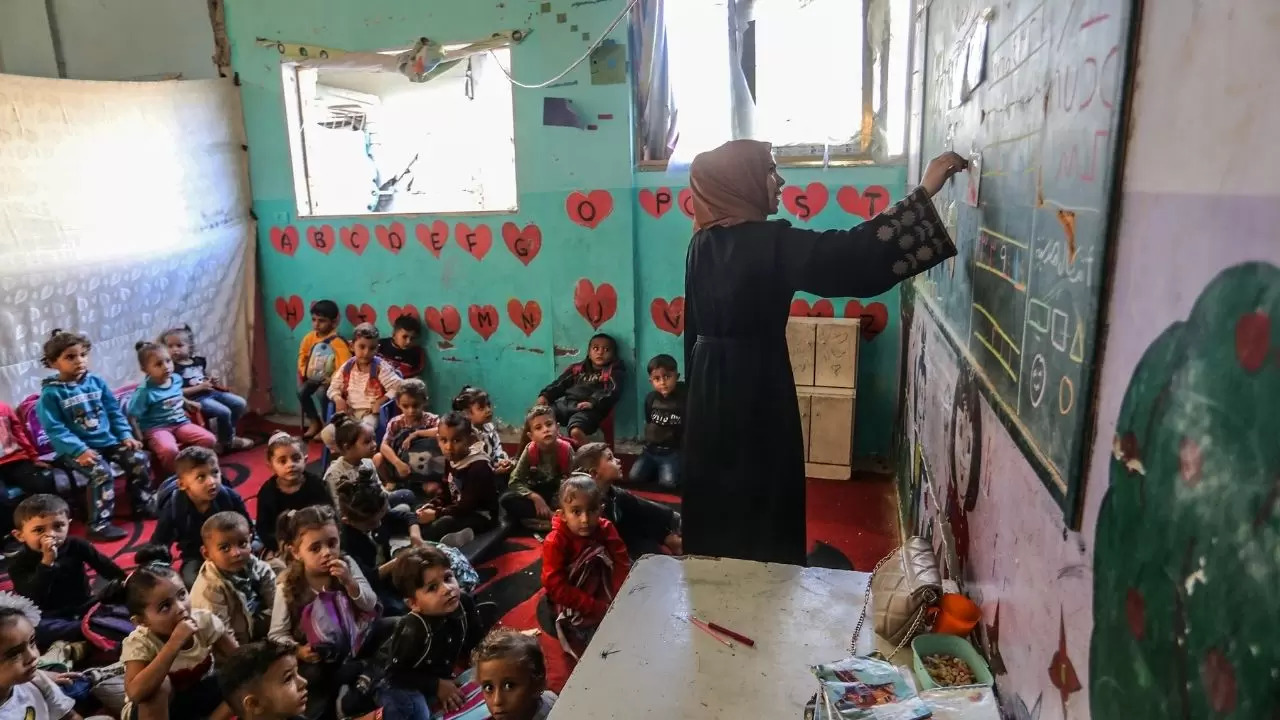 Gazze’de yıkılan okulların yerine evler sınıfa dönüştü 5