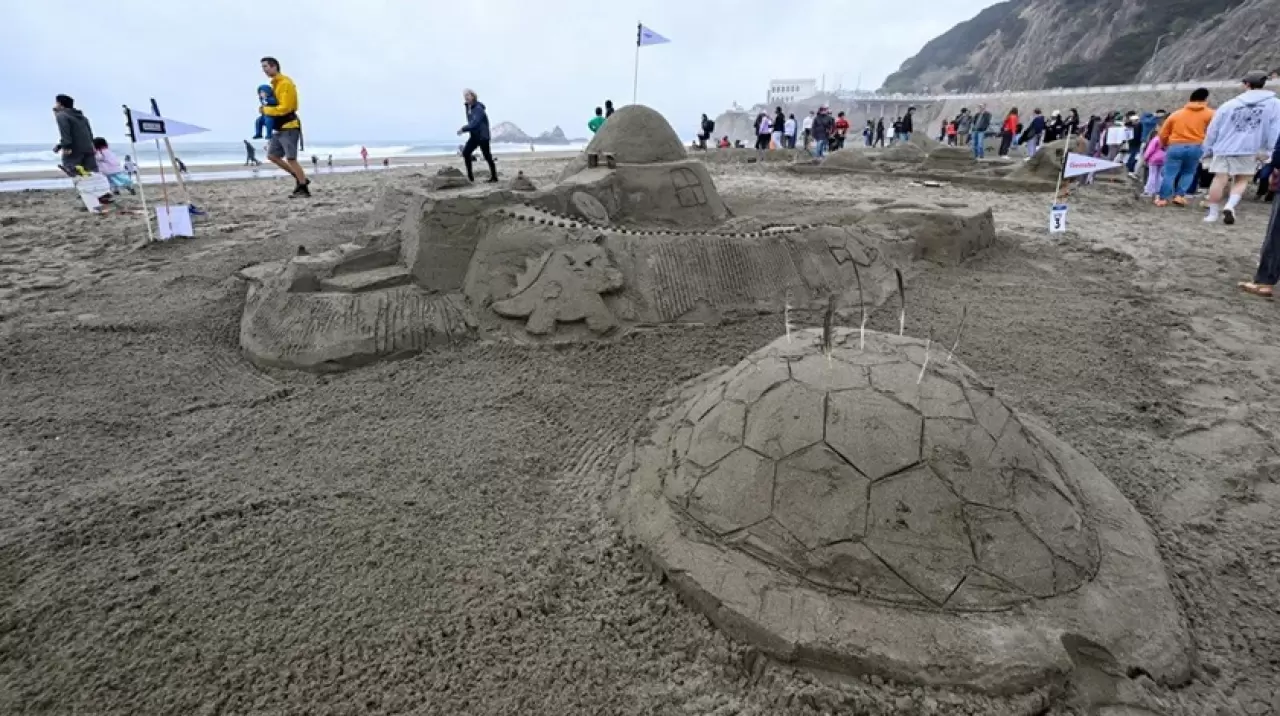 Binlerce kişi kumdan kale için buluştu 2