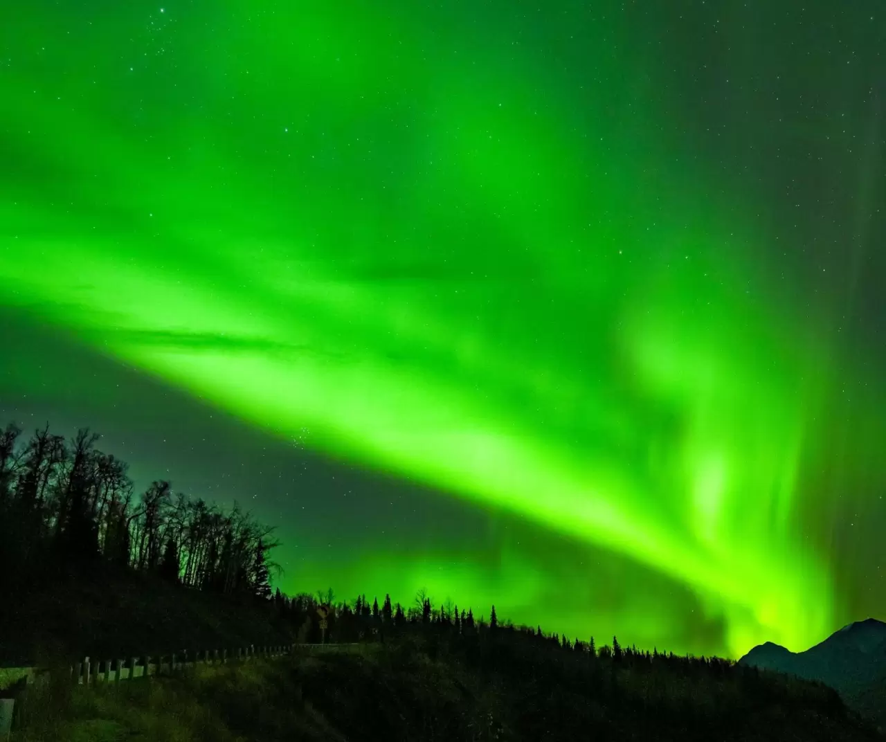 Alaska’da büyüleyici Kuzey Işıkları gecesi 8