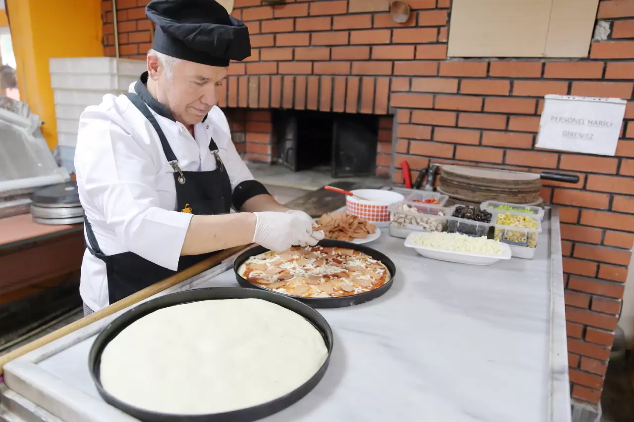 Köyüne pizzacı açtı şimdi talebe yetişmeye çalışıyor 4
