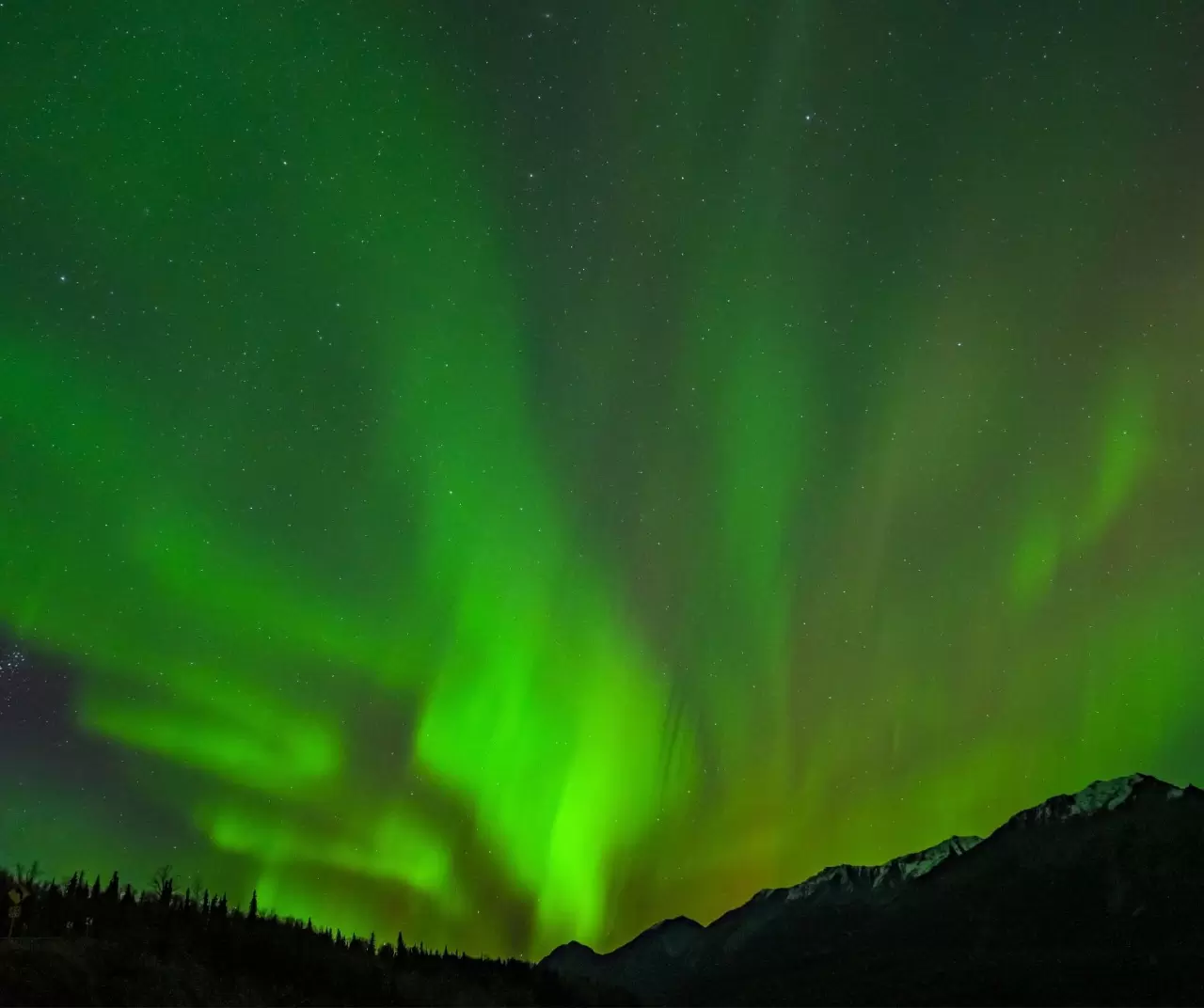 Alaska’da büyüleyici Kuzey Işıkları gecesi 1