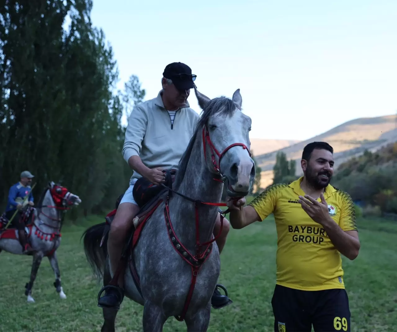 Belçika’dan yola çıktılar: Klasik otomobil tutkunları Bayburt’ta nostalji rüzgarı estirdi 7