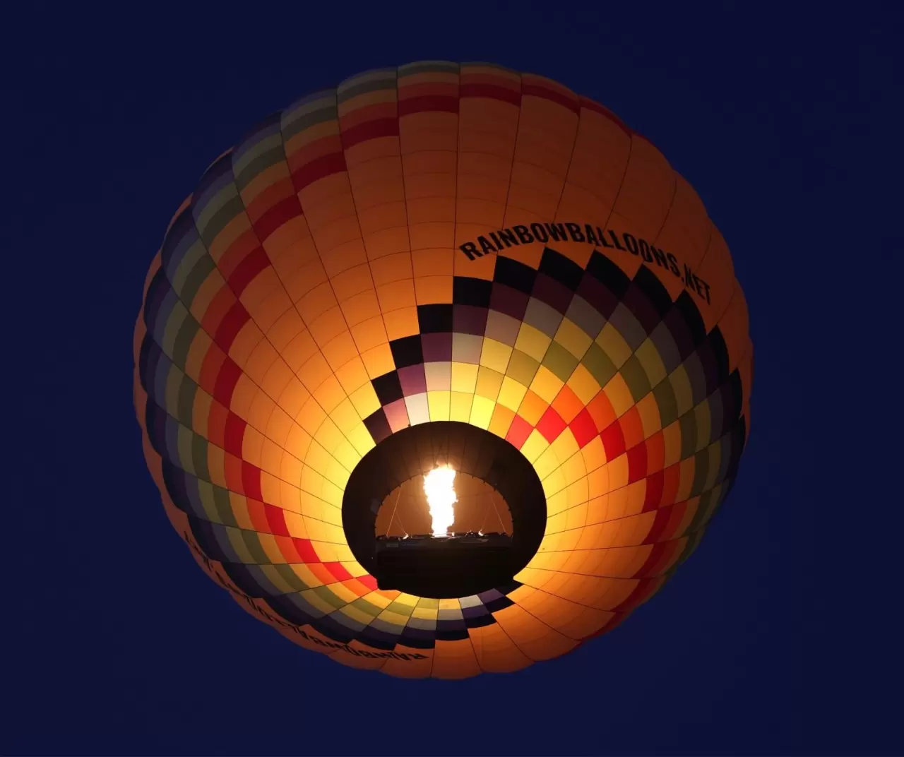 Kapadokya’da sıcak hava balonları Peribacaları üzerinde uçtu 1