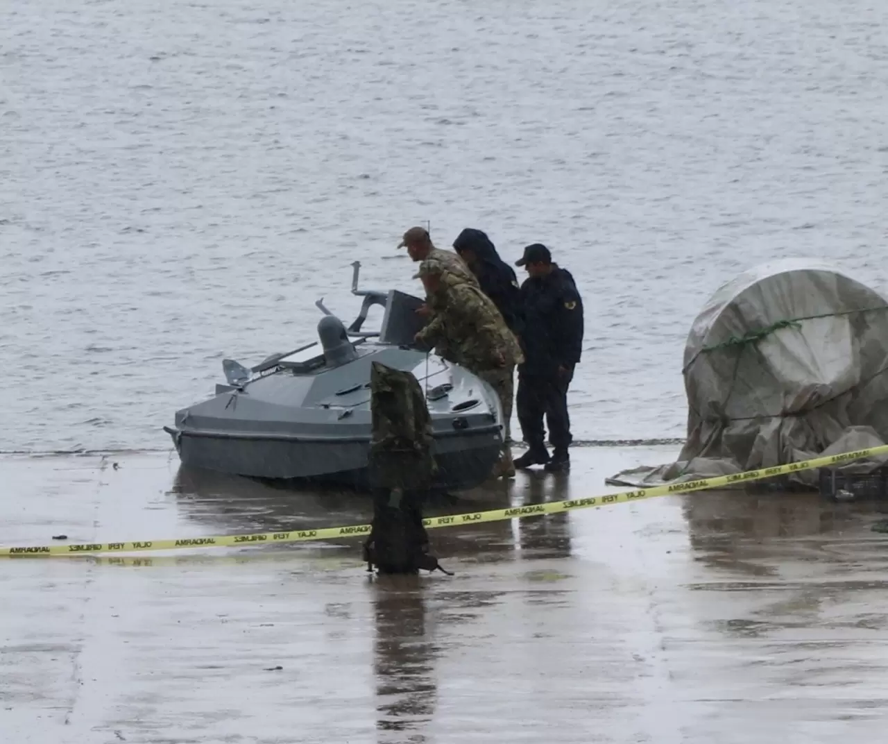 Trabzon Çarşıbaşı’nda balıkçıların ağına takılan insansız deniz aracı panik yarattı 2