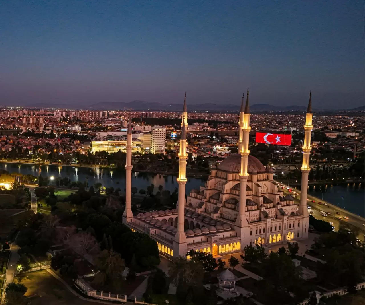 Adana’da Sabancı Merkez Camisi gün batımında büyüledi 5