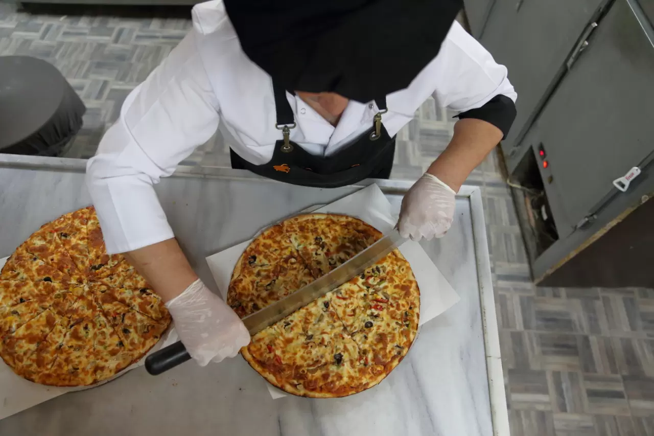 Köyüne pizzacı açtı şimdi talebe yetişmeye çalışıyor 9