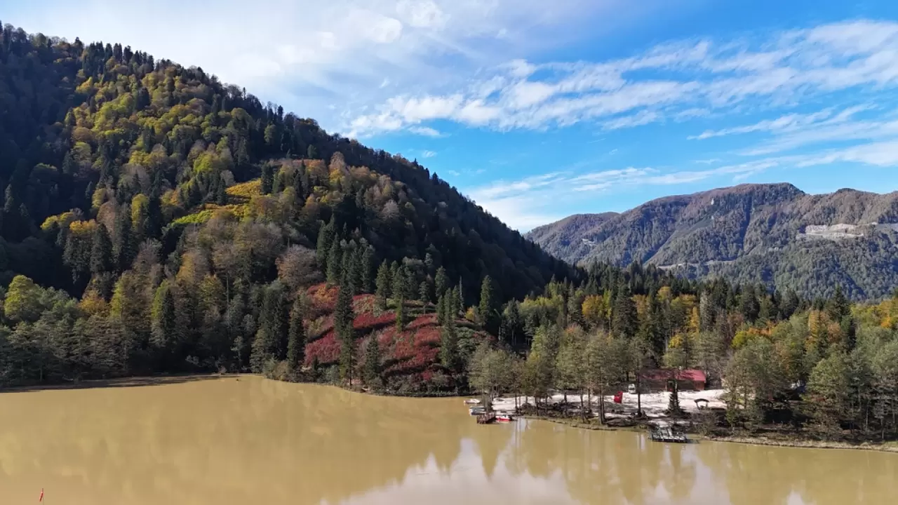 Sonbaharın büyüsü: Borçka Karagöl Tabiat Parkı'nda renk cümbüşü 8