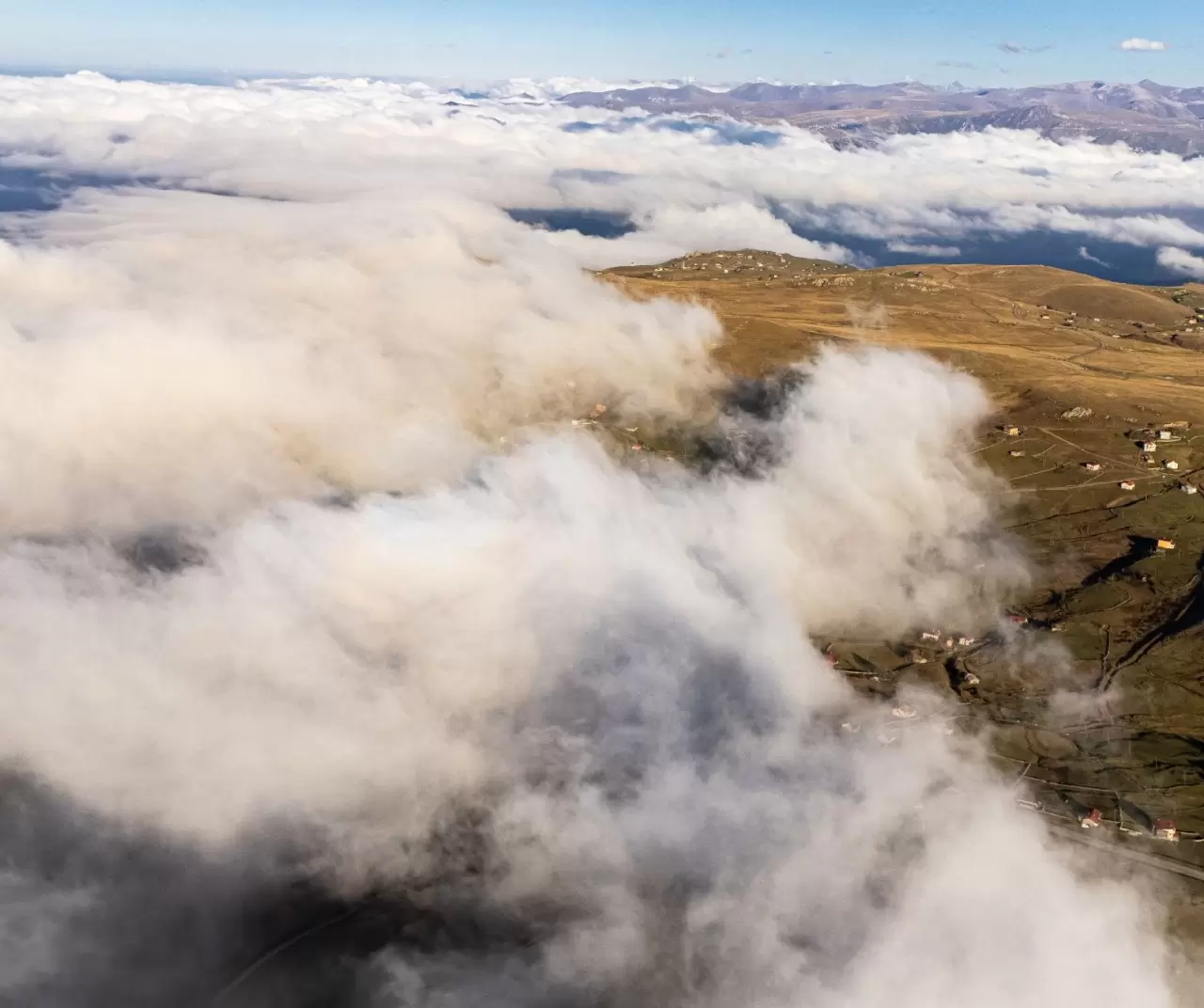 Trabzon'un Sultan Murat Yaylası sonbahar ve sisle büyülüyor 4