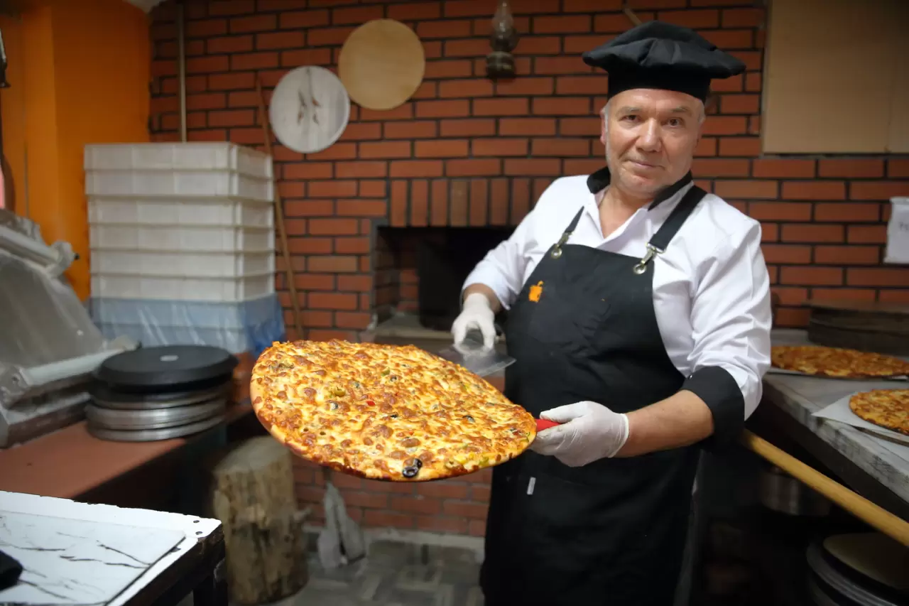 Köyüne pizzacı açtı şimdi talebe yetişmeye çalışıyor 7