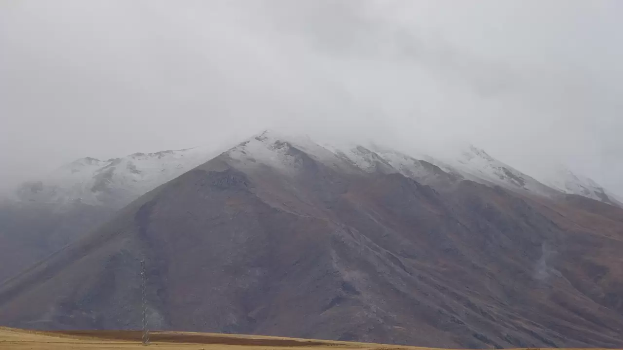 Van'da yüksek kesimlere düşen kar, dağları beyaz örtüyle kapladı 7