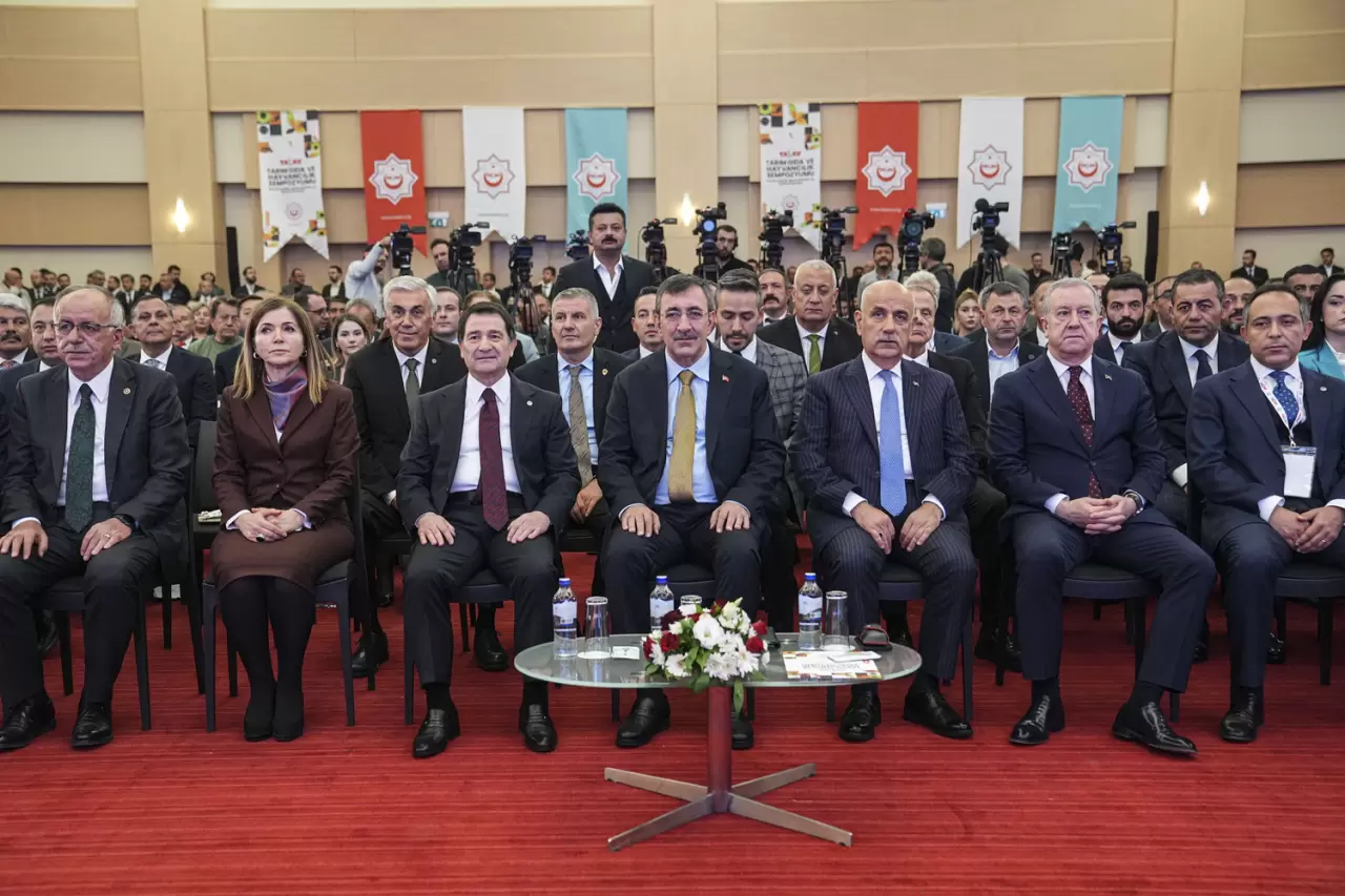 Cevdet Yılmaz Tarım, Gıda ve Hayvancılık Sempozyumu'nda konuştu 9