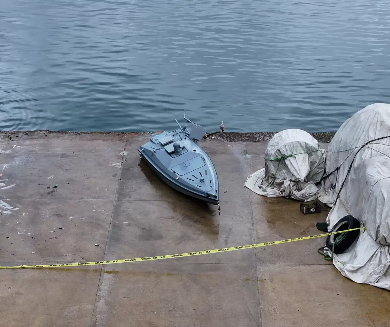 Trabzon Çarşıbaşı’nda balıkçıların ağına takılan insansız deniz aracı panik yarattı 7