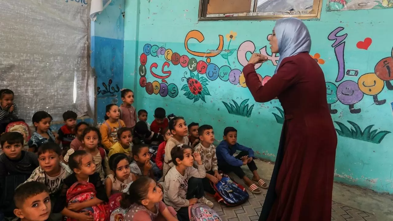 Gazze’de yıkılan okulların yerine evler sınıfa dönüştü 10