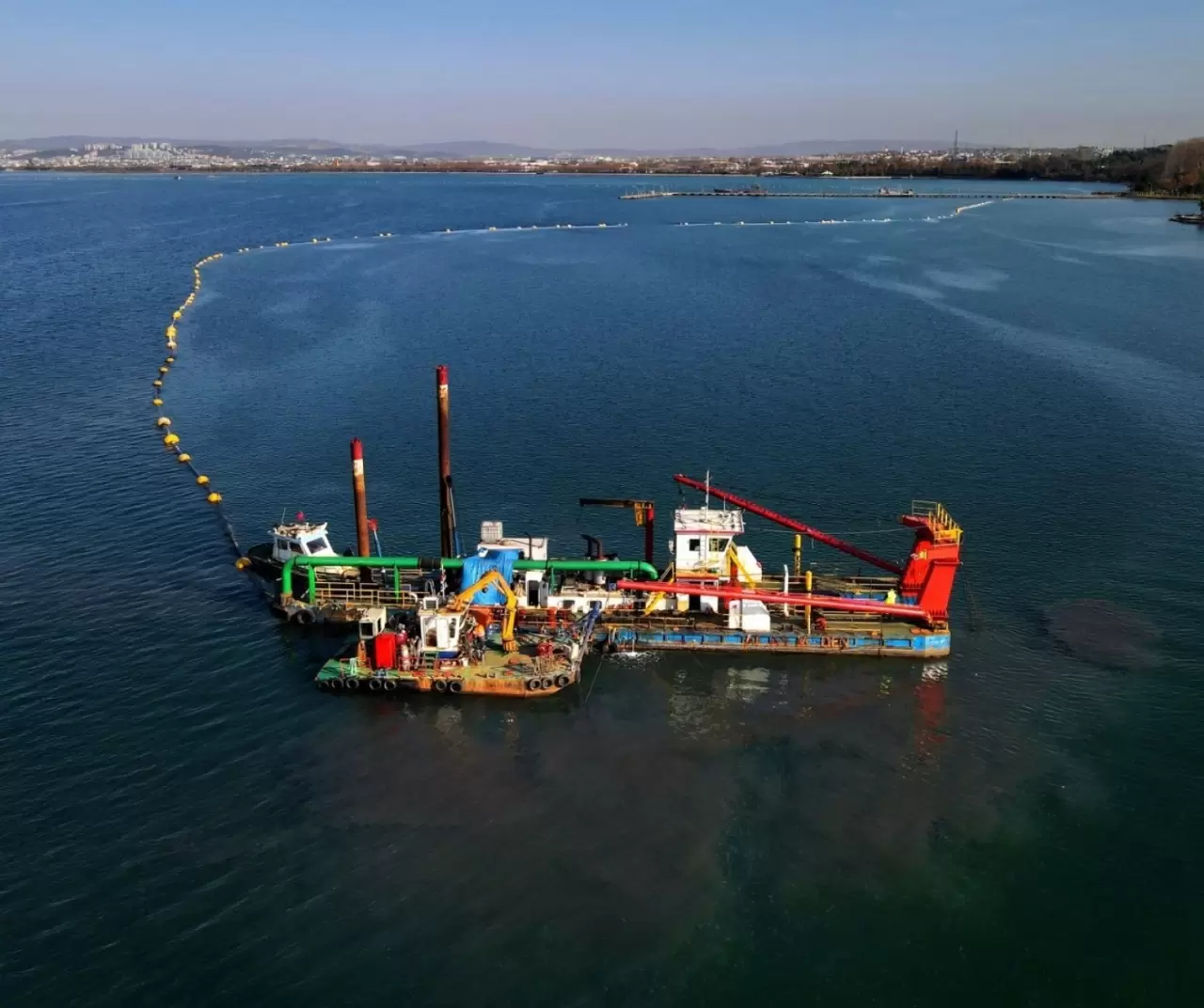 İzmit Körfezi’nde 1,6 milyon metreküp dip çamuru temizlendi 6