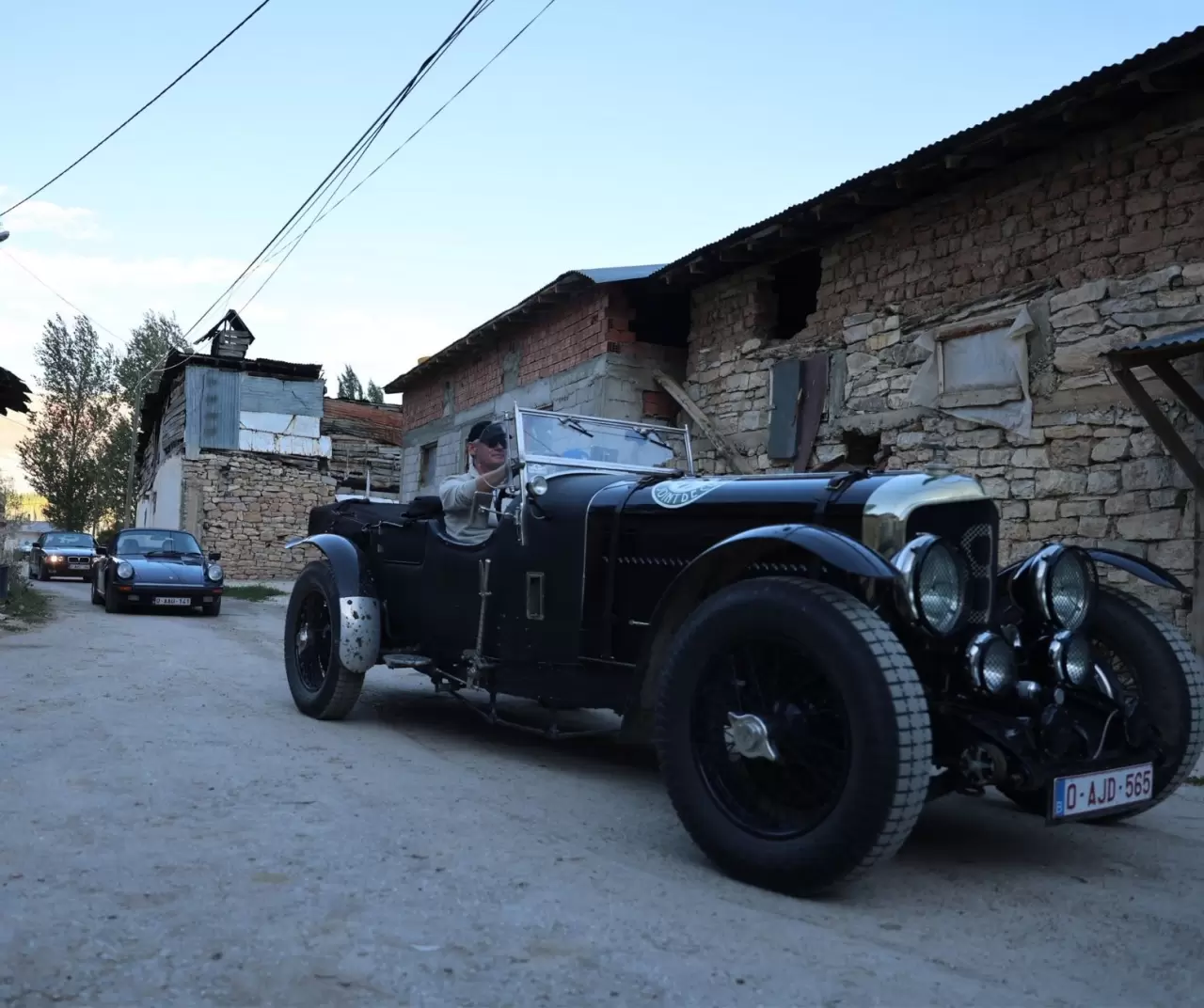 Belçika’dan yola çıktılar: Klasik otomobil tutkunları Bayburt’ta nostalji rüzgarı estirdi 1