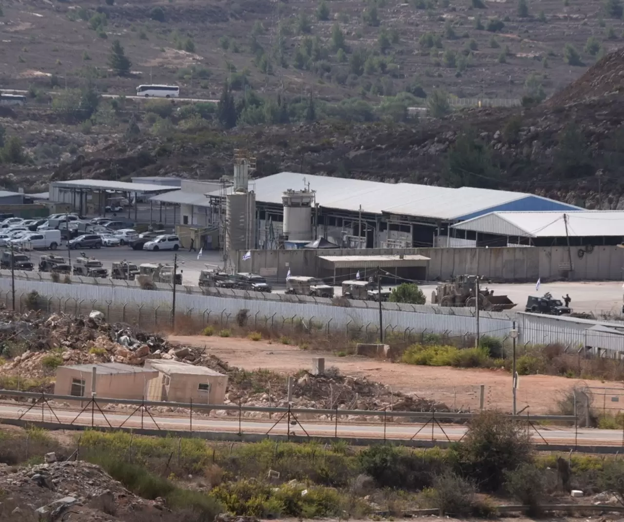 İsrail askerleri Filistinli esirlerin serbest bırakılmasını bekleyen kalabalığa müdahale etti 3