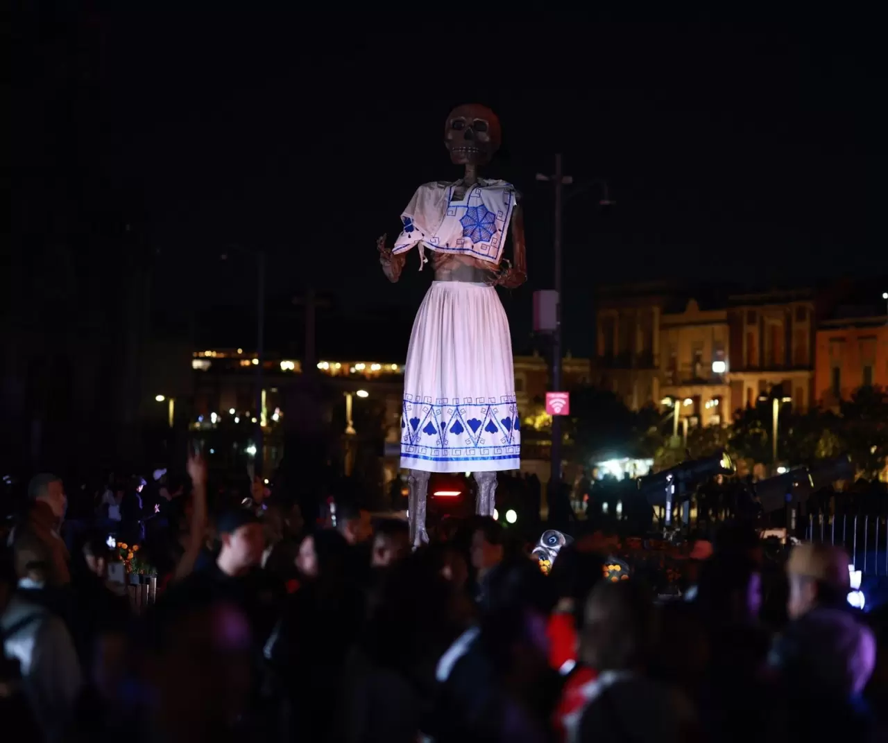 Meksika’da ‘Ölüler Günü’ festivali: Renkli iskeletler sokakları süsledi 2