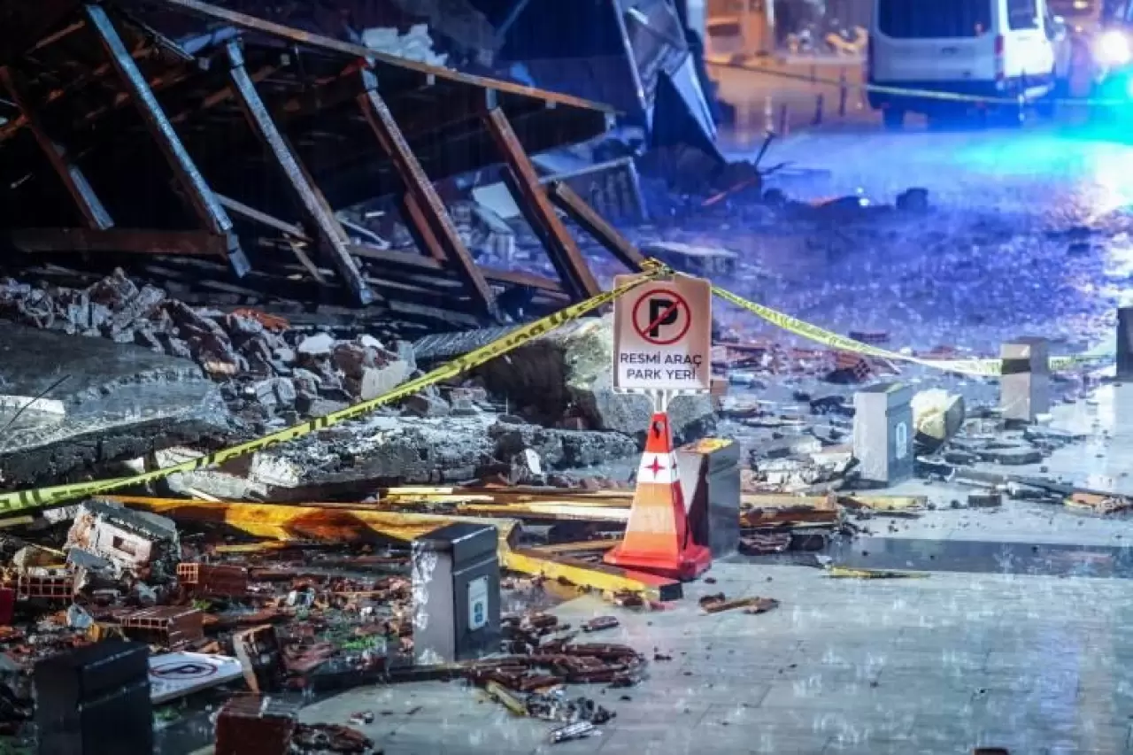 Balıkesir Sındırgı'daki depremin boyutu gün ağarınca ortaya çıktı 7