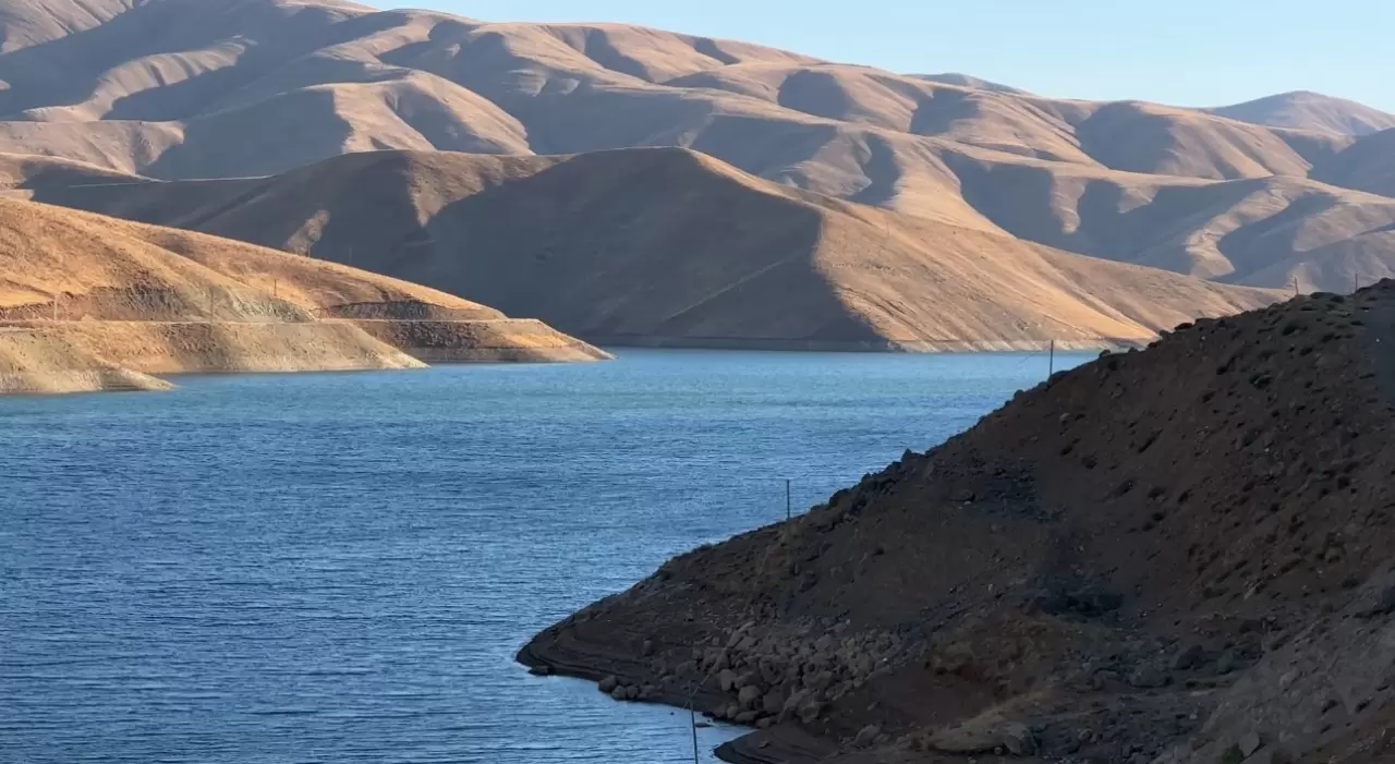 Hakkari’de Dilimli Barajı’nda su seviyesi 10 metre düştü: Kuraklık alarm veriyor 8