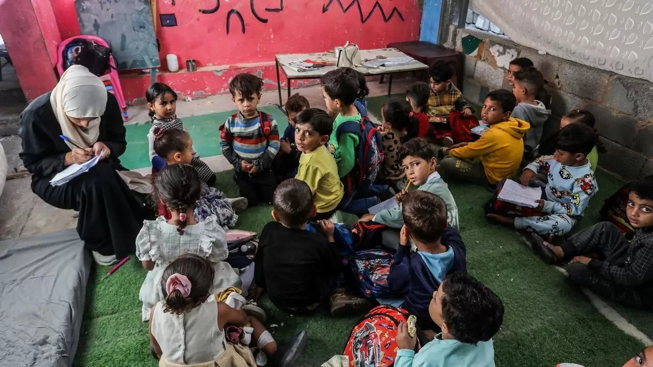 Gazze’de yıkılan okulların yerine evler sınıfa dönüştü 12