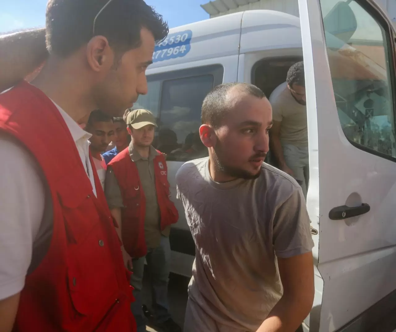 İsrail, Gazze’den alıkoyduğu 13 Filistinli esiri aylar sonra serbest bıraktı 5