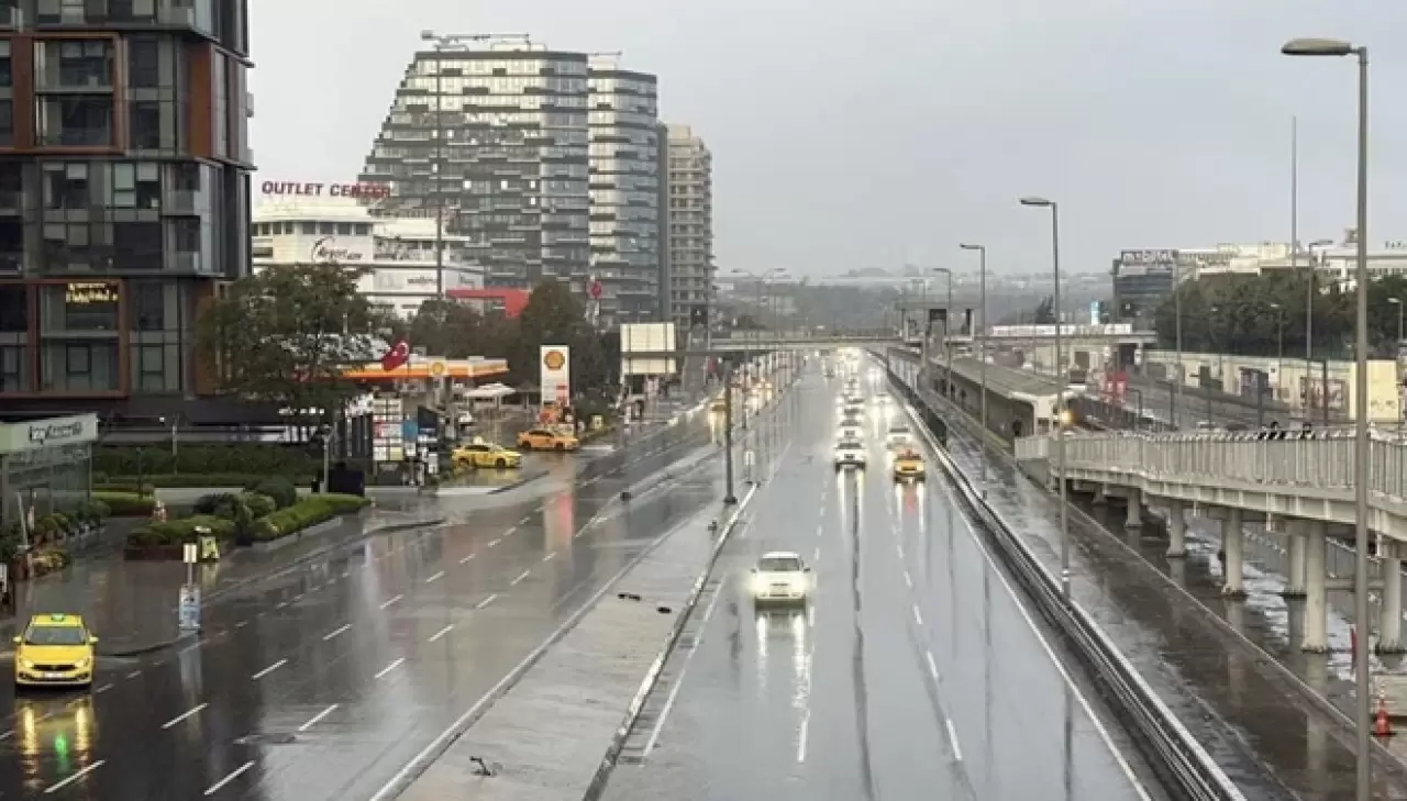 İstanbul pazar sabahına yağmurla başladı 1