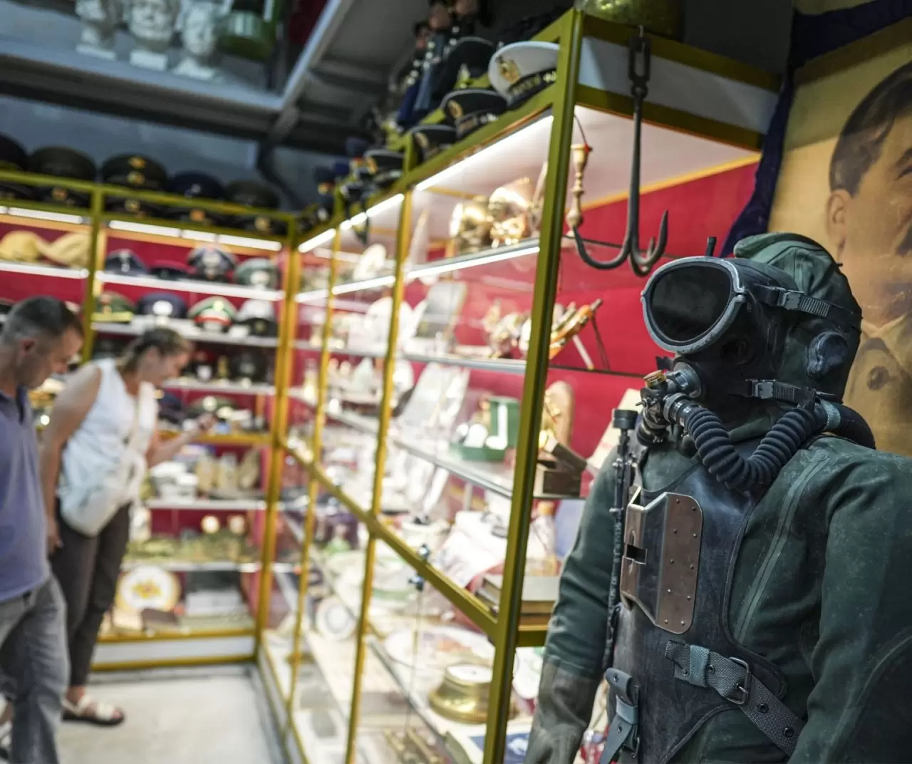 Moskova’daki “Mutlu Turna Balığı” antika mağazası ziyaretçilerini geçmişe götürüyor 7