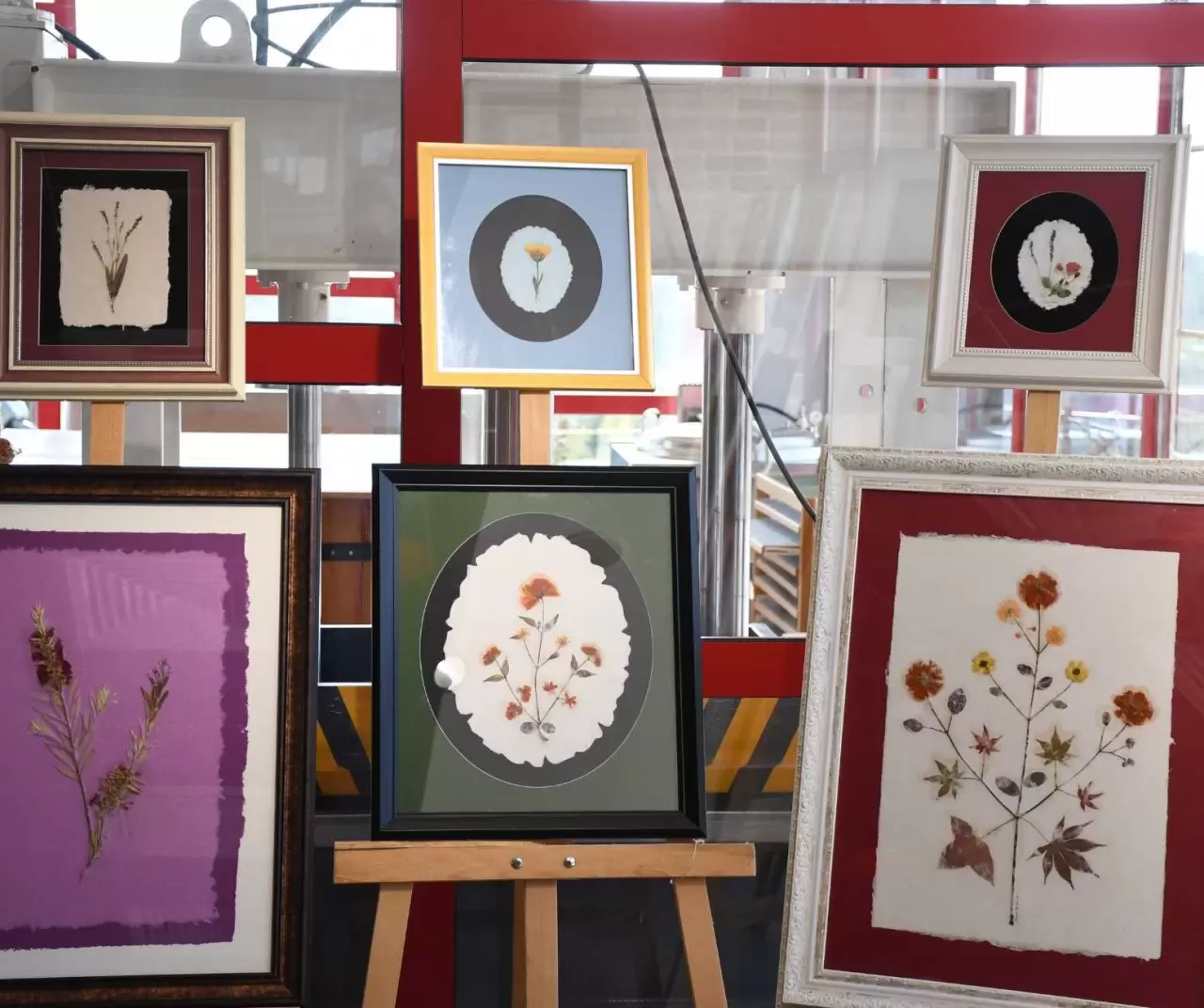 Düzce Üniversitesi'nden Özel Koleksiyon: Doç. Dr. Yusuf Parlak'ın El Yapımı Kağıtlarıyla Botanik Bahçenin Güzellikleri! 6